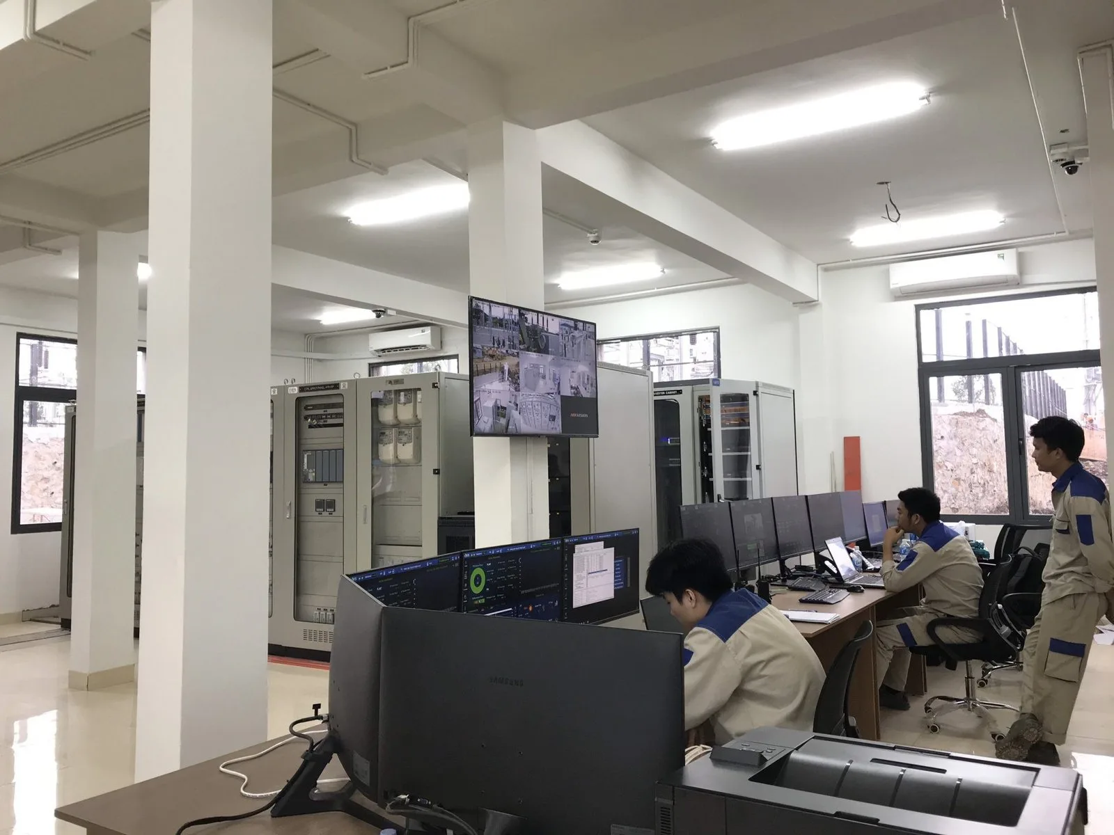 Successfully energized Phan Lam 2 Power Plant