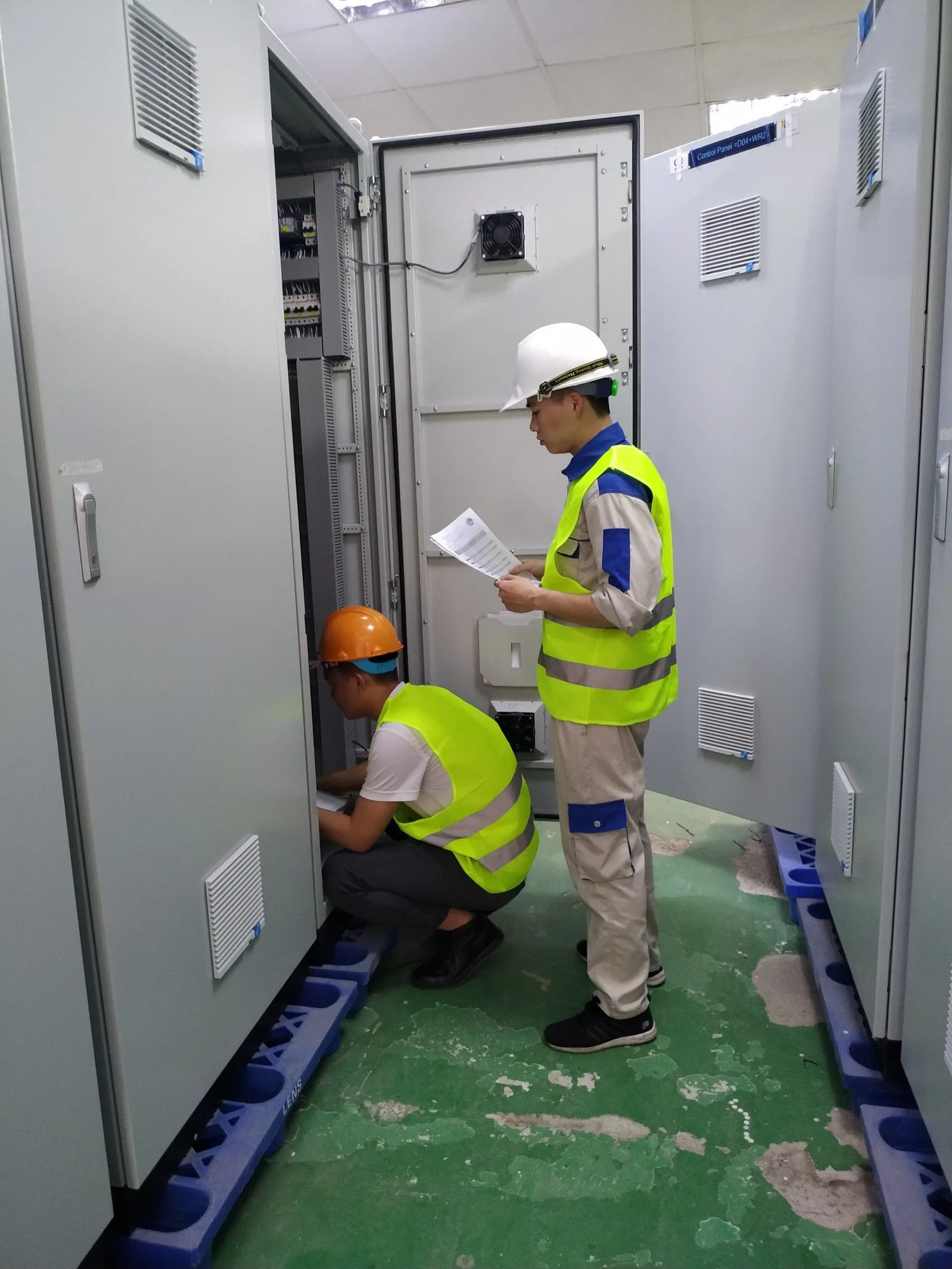 Started to transport electrical cabinets for the project Lien Lap wind power plant