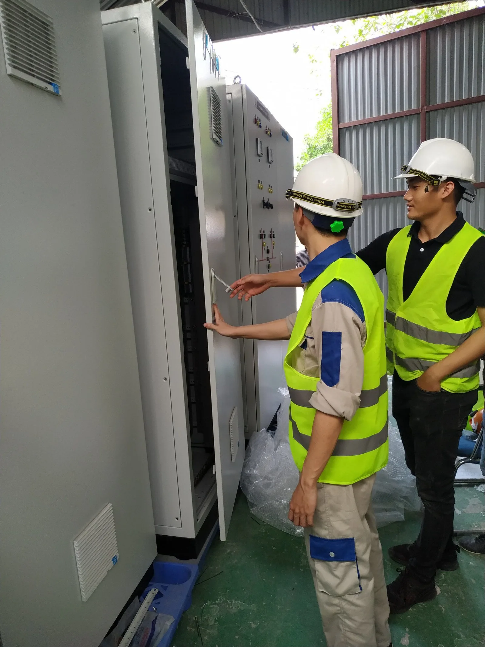 Started to transport electrical cabinets for the project Lien Lap wind power plant