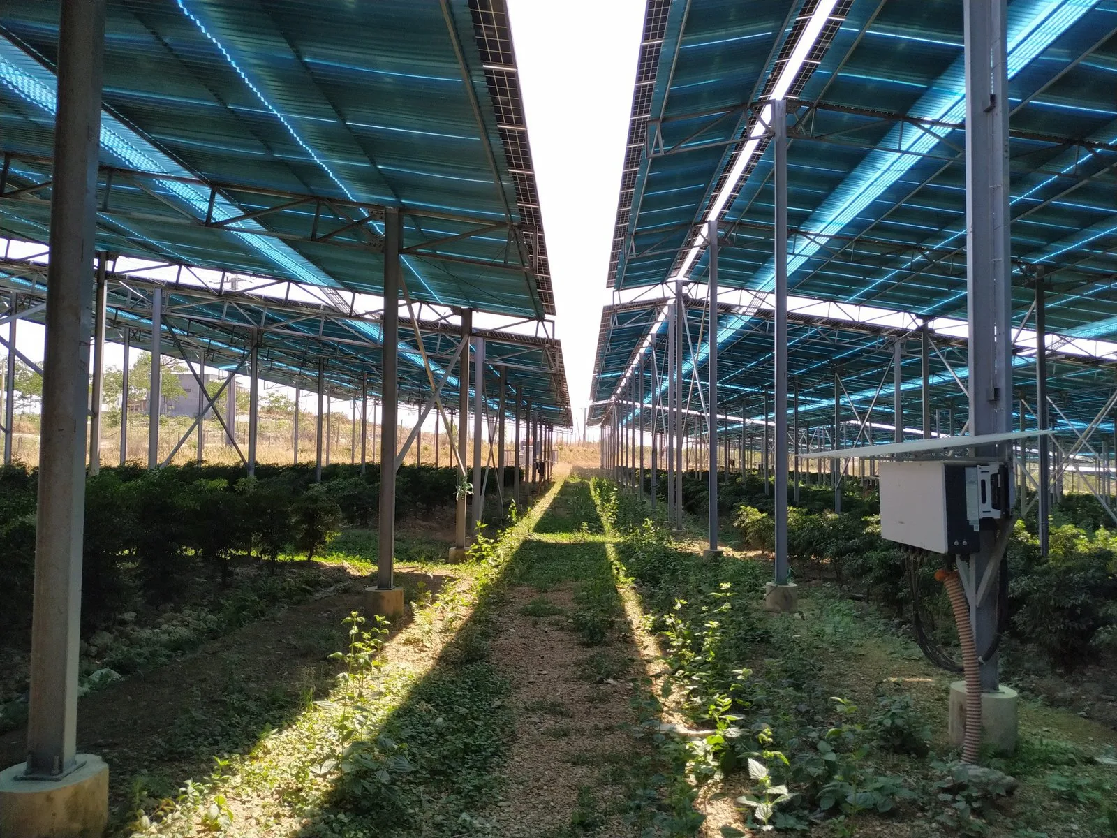 Integrated system for rooftop solar power plants