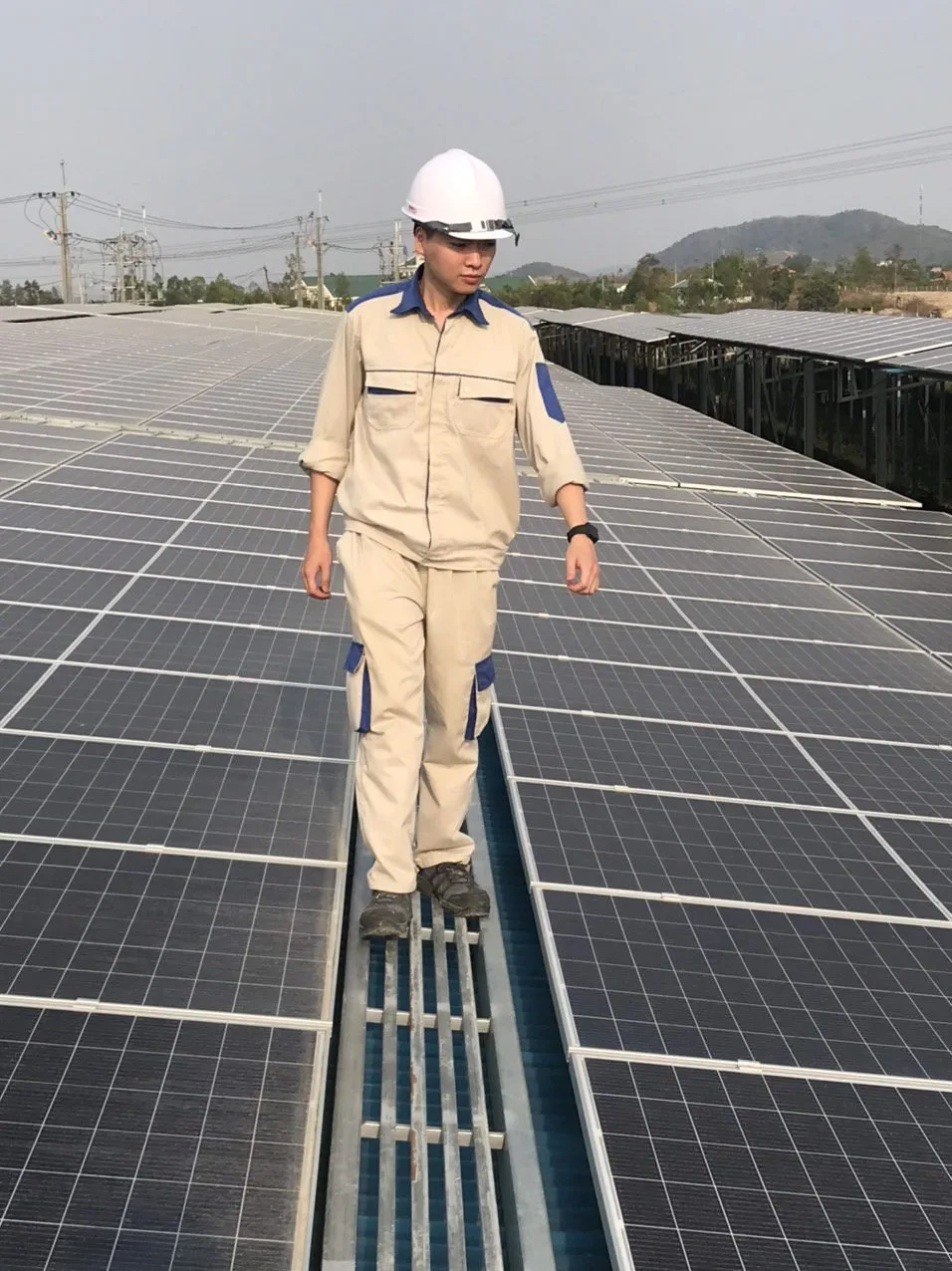 Integrated system for rooftop solar power plants